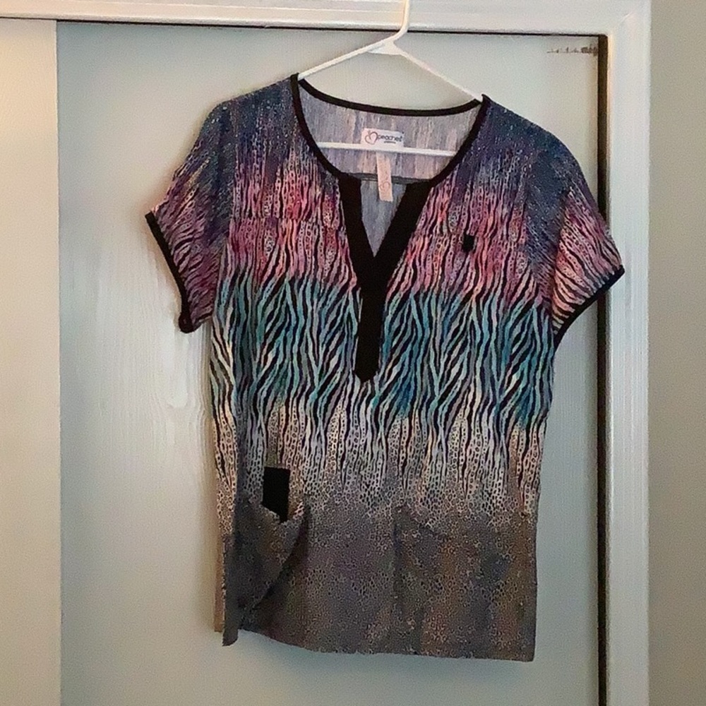 Peaches women’s scrub top